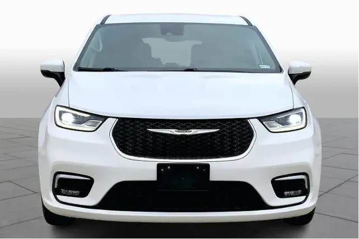 $25889 : Chrysler Pacifica Plug-In Hy image 4