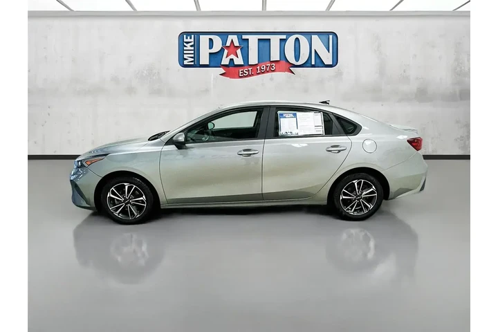 $16944 : Kia Forte 2023 LXS 4dr Sedan image 4