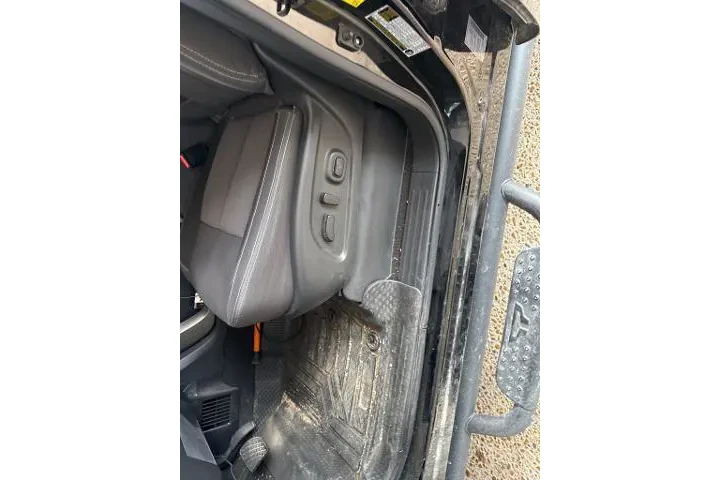 $37262 : Nissan Titan 2024 4x4 SV 4dr image 7