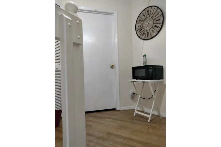 $180 : Rento cuarto image 1