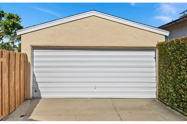 $2000 : 2 BEDROOM HOME IN LOS ANGELES image 7