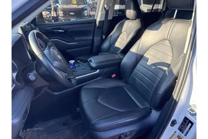 $35000 : Toyota Highlander Hybrid 202 image 10