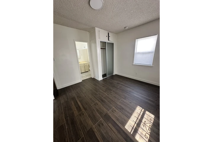 $2500 : Newly remodeled 2 Bedroom image 2