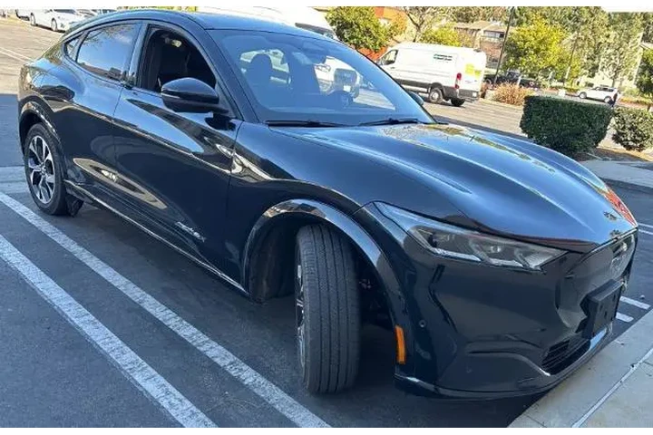 $30800 : Ford Mustang Mach-E 2023 AWD image 2