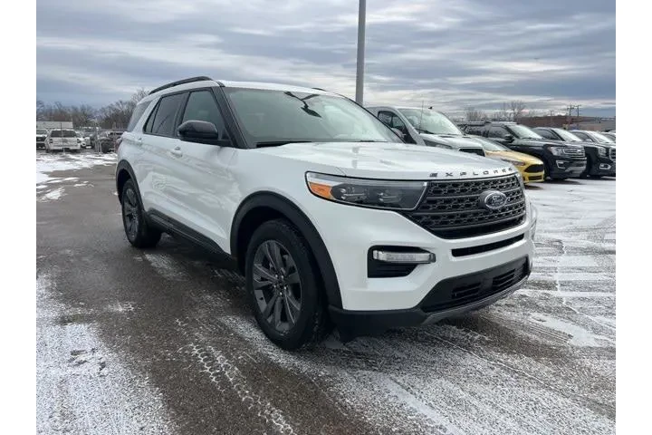 $34345 : Ford Explorer 2023 AWD XLT 4 image 3