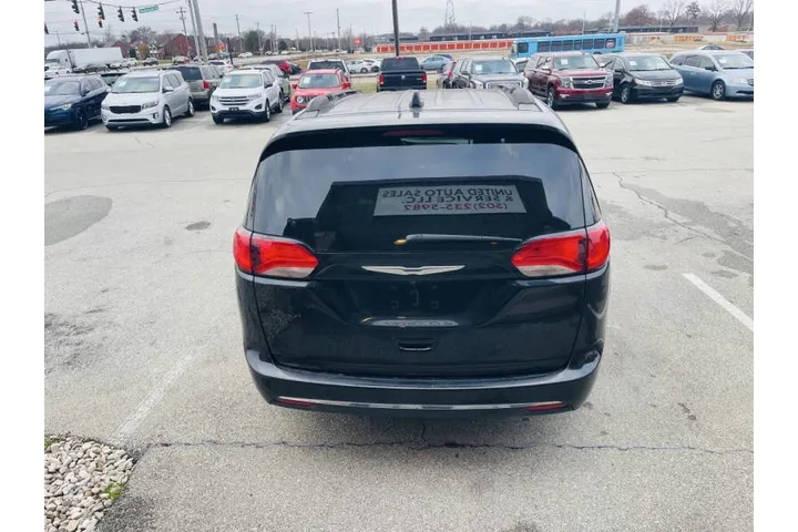 $9850 : 2017 Pacifica Touring Plus image 8