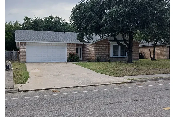 $1450 : HOUSE RENT IN BROWNSVILLE TX image 1