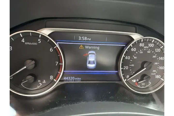 $21344 : Nissan Altima 2022 2.0 SR 4d image 7