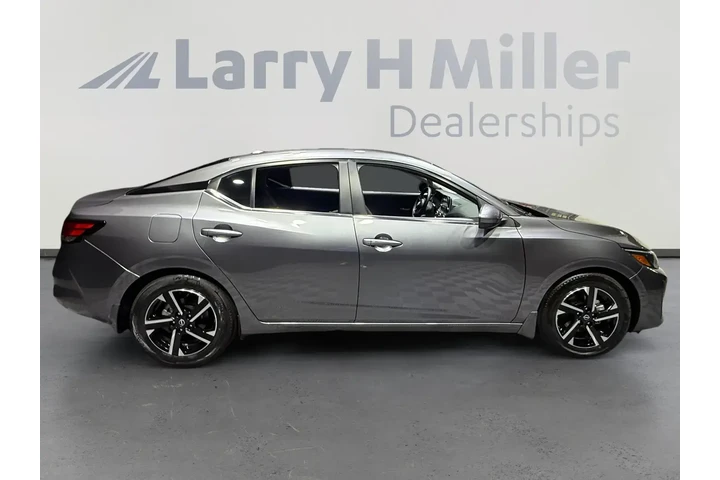 $25005 : Nissan Sentra 2025 SV 4dr Se image 6