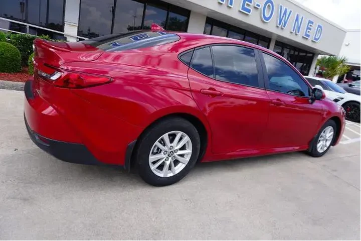 $27488 : Toyota Camry 2025 SE 4dr Sed image 6