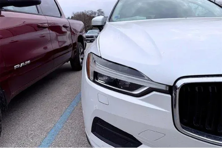 $20764 : Volvo XC60 2018 AWD T6 Momen image 3