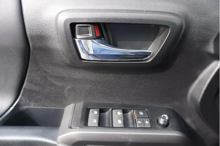 $39988 : Toyota Tacoma 2023 4x4 TRD S image 9