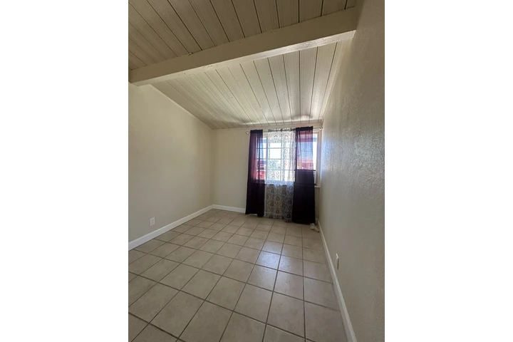 $2700 : Victorville image 3