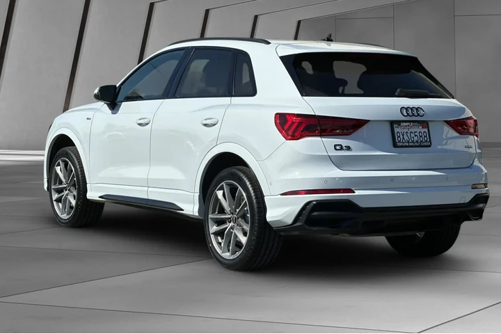 $20000 : Audi Q3 2021 AWD quattro S l image 10