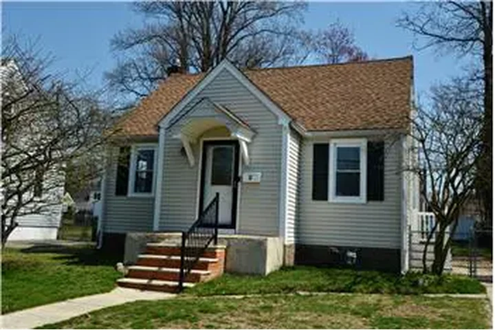 $3250 : Rental property with 3 bedro image 1