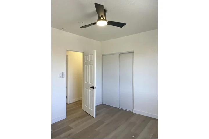 $1550 : 1 Bed 1 Bath Apartment Lynwood image 6