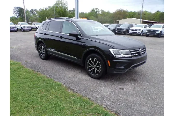 $15900 : Volkswagen Tiguan 2021 SE 4d image 3