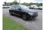 $15900 : Volkswagen Tiguan 2021 SE 4d thumbnail