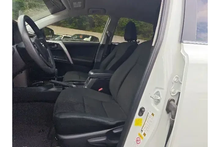 $15690 : Toyota RAV4 2018 LE 4dr SUV image 9