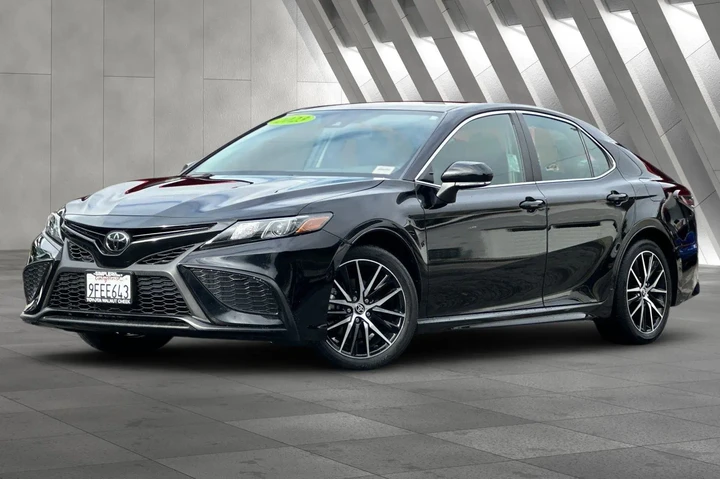 $26900 : Toyota Camry 2023 SE 4dr Sed image 2