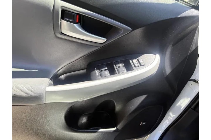 $12999 : 2015 Prius Four image 4