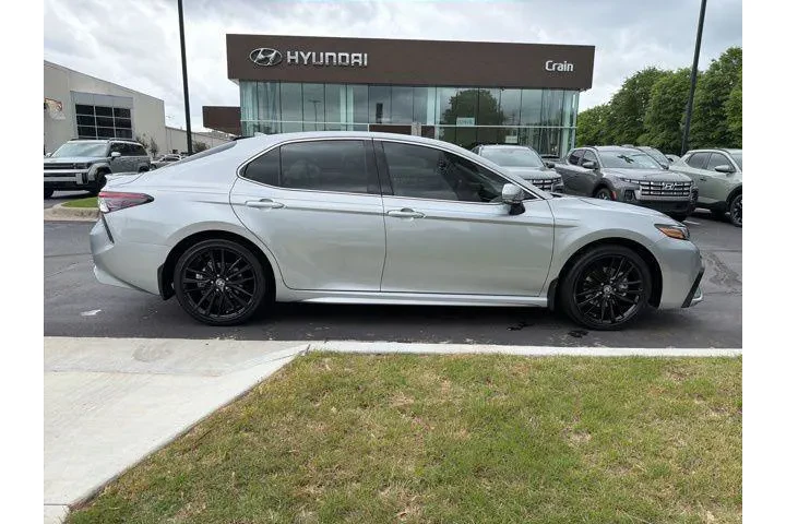 $34423 : Toyota Camry Hybrid 2024 XSE image 8