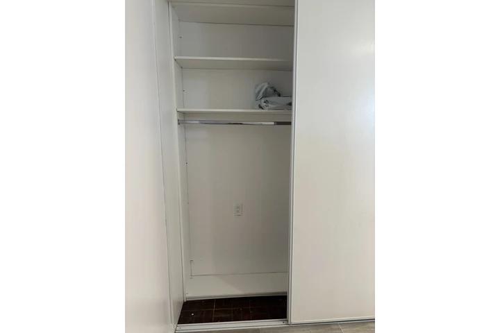 $1300 : Habitación recién remodelada image 1