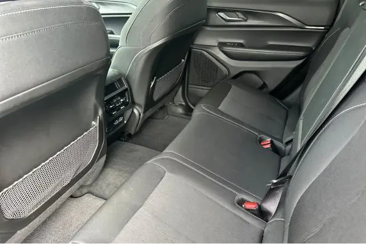 $32995 : Jeep Grand Cherokee 2025 4x4 image 4