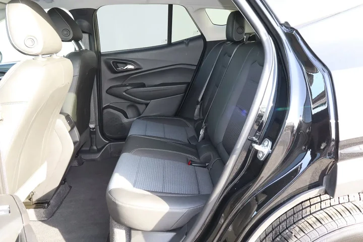 $21488 : 2025 Trax FWD 4dr LT image 8