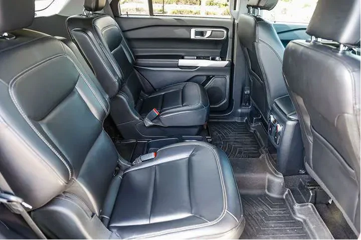 $26273 : Ford Explorer 2021 AWD XLT 4 image 2