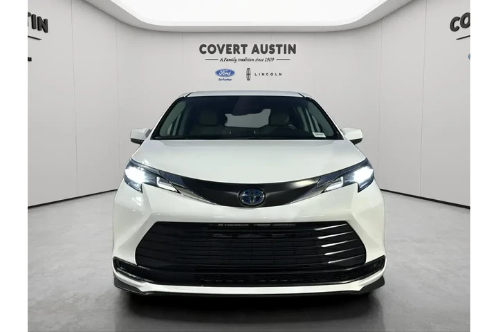 $31591 : Toyota Sienna 2024 LE 8-Pass image 6