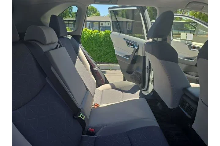 $25995 : Toyota RAV4 2020 AWD XLE 4dr image 10