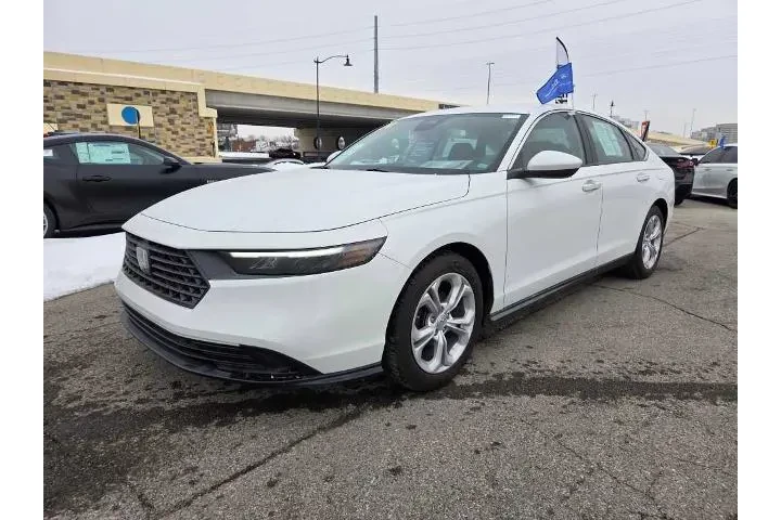 $22950 : Honda Accord 2024 LX 4dr Sed image 8