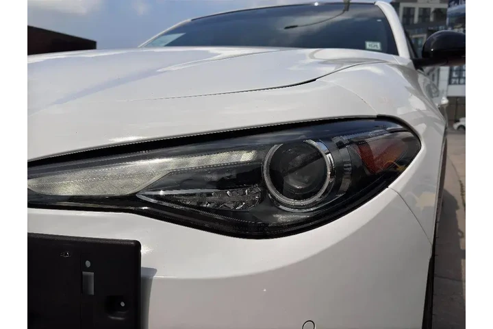 $25695 : Alfa Romeo Giulia 2023 AWD T image 10