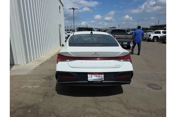 $21500 : Hyundai ELANTRA 2024 Limited image 5