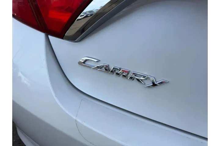 $9995 : 2015 Camry Hybrid XLE image 8