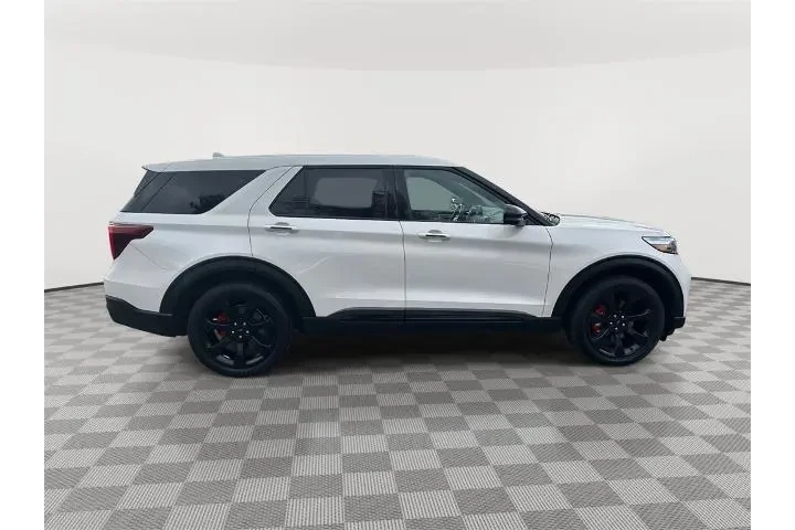 $32511 : Ford Explorer 2022 AWD ST 4d image 2