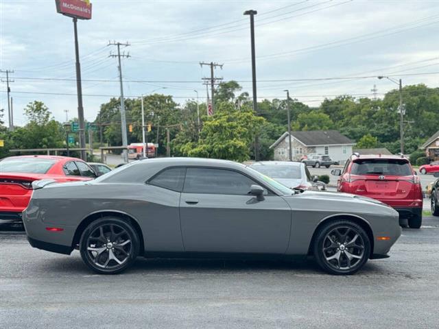 $23998 : 2018 Challenger SXT Plus image 5