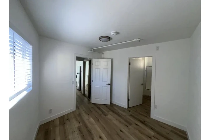 $1960 : 2 Bedrooms Apt Move in Ready image 7