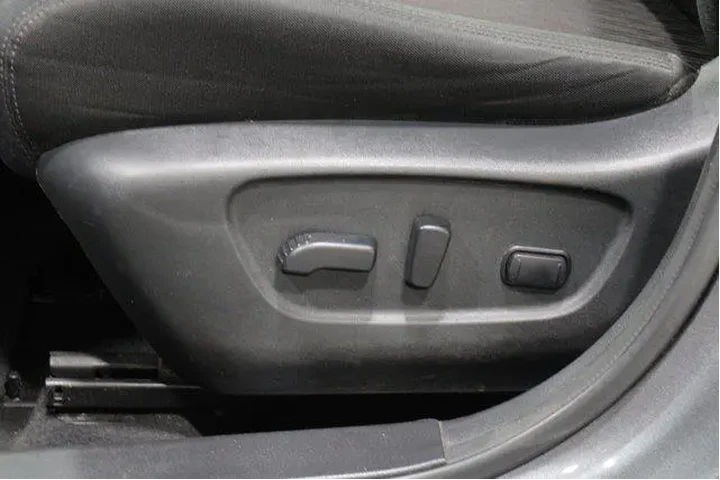 $14985 : Nissan Rogue 2020 SV 4dr Cro image 4