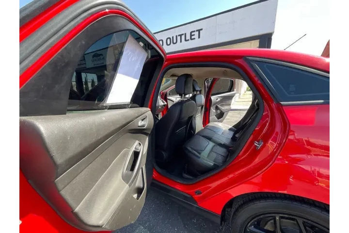 2016 Focus SE image 7