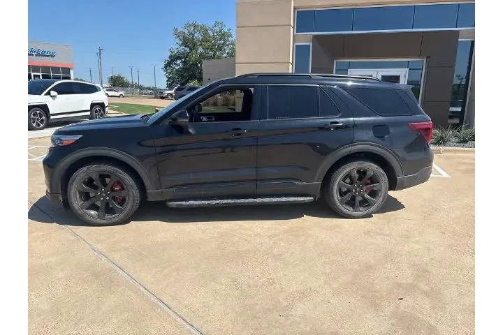 $26591 : Ford Explorer 2021 AWD ST 4d image 2