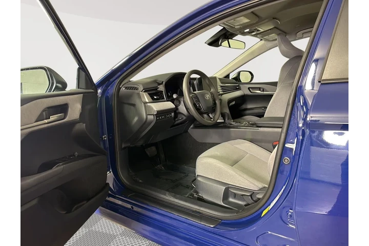 $30000 : Gold Certified 2025 Camry LE image 2