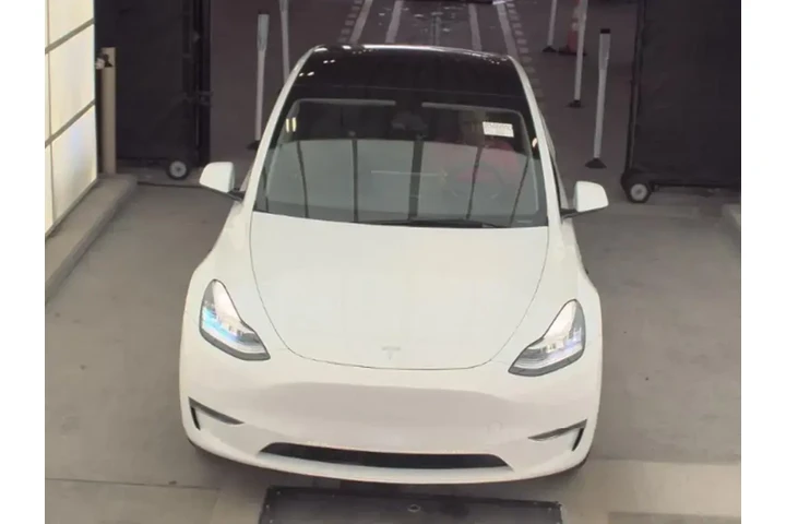 $28990 : Tesla Model Y 2023 AWD 4dr C image 2