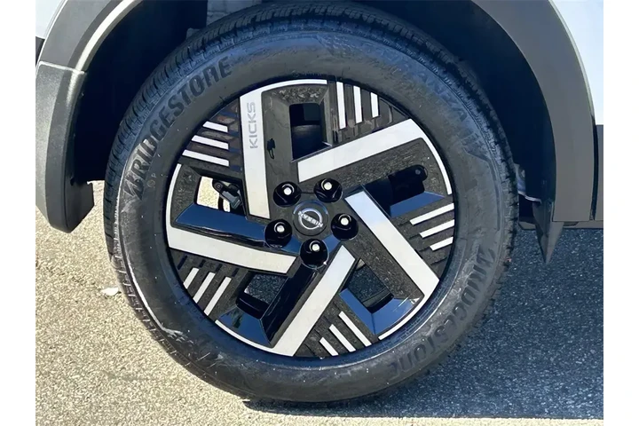 $26860 : Nissan Kicks 2026 SV 4dr Cro image 7