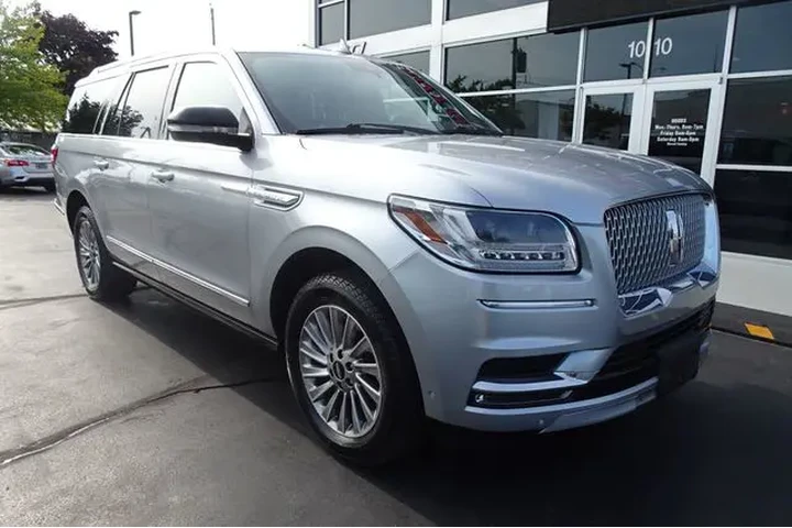 $32999 : 2020 Navigator L image 2