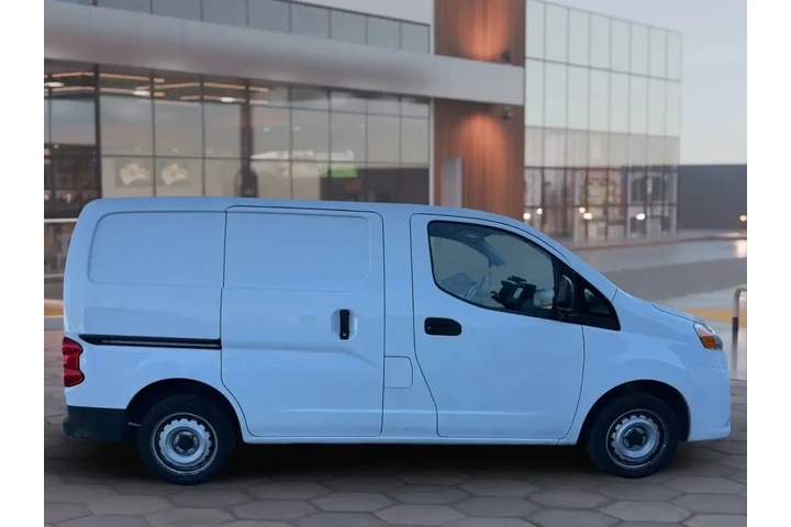 $7999 : 2020 NV200 image 3