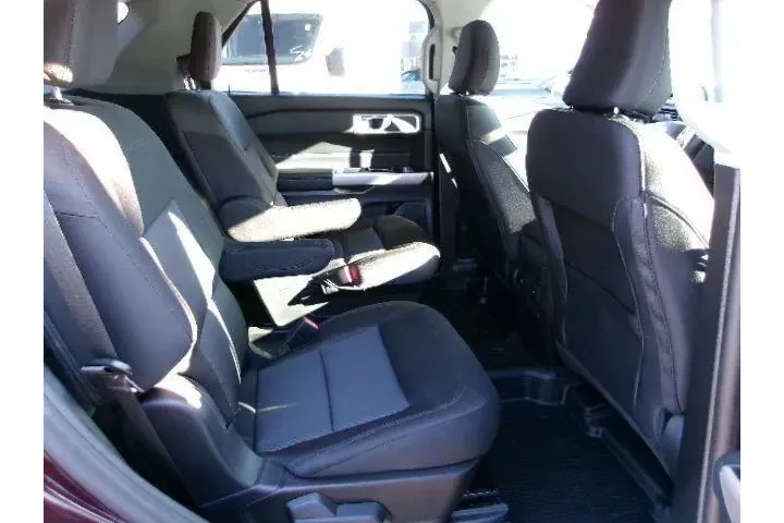 $30996 : Ford Explorer 2023 AWD XLT 4 image 6