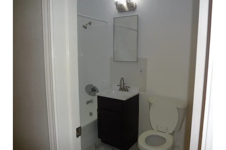$825 : Family Homes available image 10