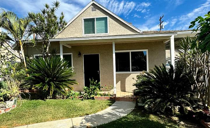 $2295 : Casa De renta🏠  La Mirada image 1